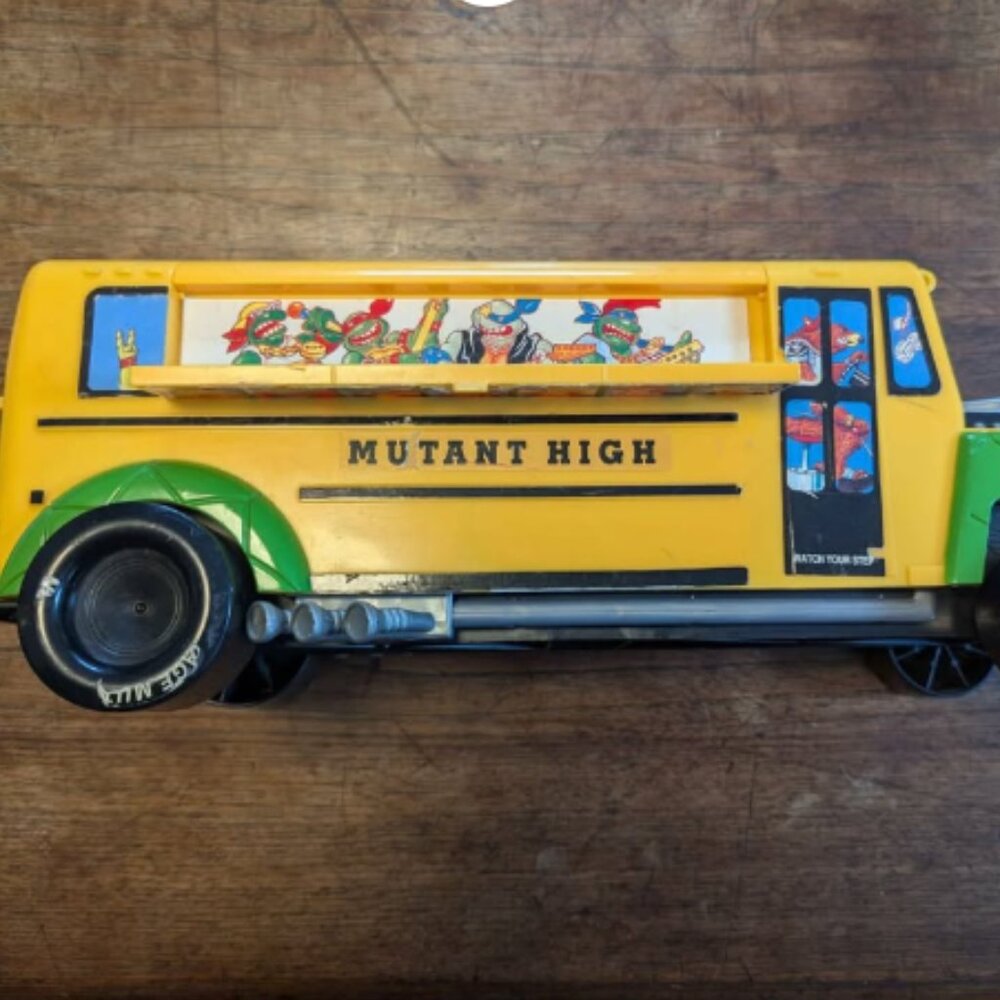 TMNT Muta-Bus School Bus